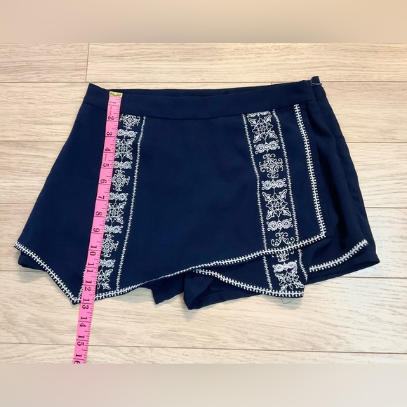 Urban Outfitters Skort - Picture 3 of 5